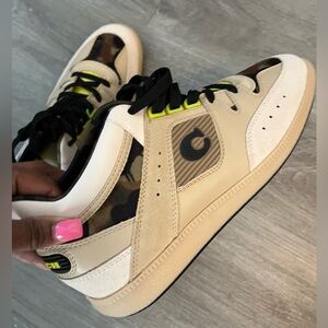 Army fatigue, sneakers